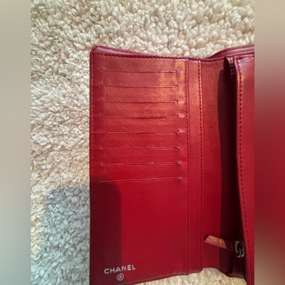 CHANEL Quilted Red Wallet - Picture 3 of 16